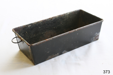 Rectangular metal tin with a ring at one end