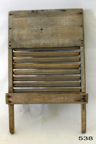 Wooden washboard with fluted rotating rollers