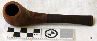 Round brown pipe bowl with a dark brown mouthpice