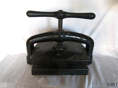 Equipment - Book binding press