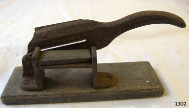 Tobacco Cutter