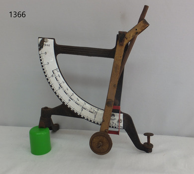 Brass pendulum indicates the weight