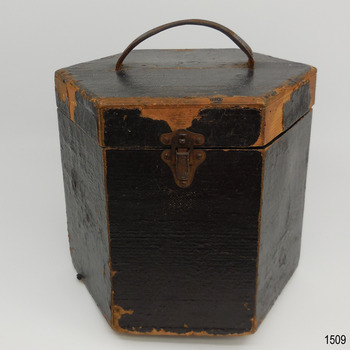 Closed carry case with metal closure and leather handl