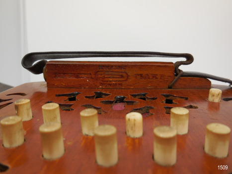 Side profile of end, highlighting height of buttons and handle shape