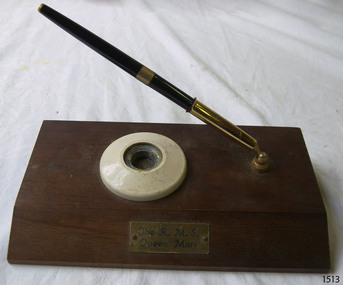 Pen holder