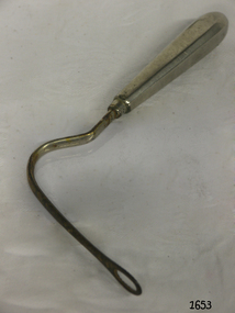 Retractor