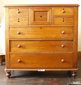 Furniture - Chest of drawers, Early 20th Century