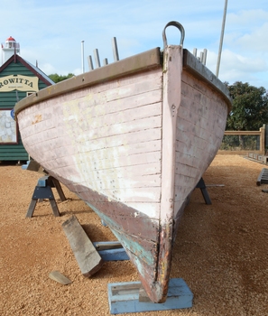 Both sides of the bow can be seen from this angle