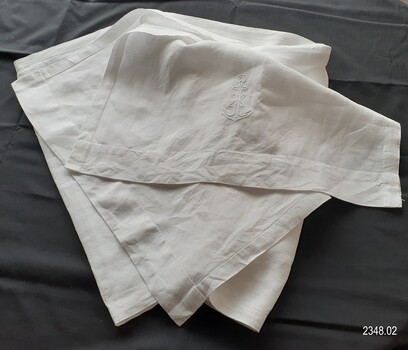 Long rectangle of white clothe with a wide hem.
