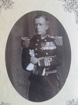 Photograph of the image of Commander Hunt's portrait