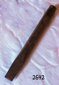 Long metal rod with four flattened sides tapering to a wedge shape with a thin end