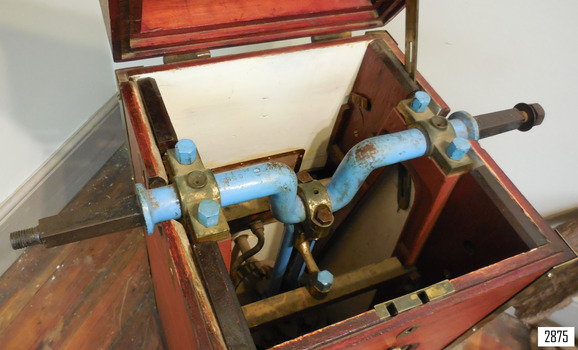 Crank handles on either side, top rods painted blue, fitted into wood case