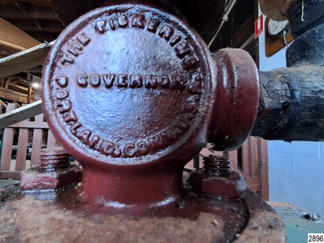 Governor's maker's details are moulded into the round red metal section