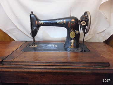 Restored SINGER Sewing Machine Bentwood Carrying Wooden Case Knee