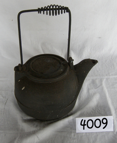 Domestic object - Kettle, T & C Clarke and Co Ltd, Late 19th to early 20th century