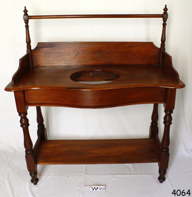 Wash stand