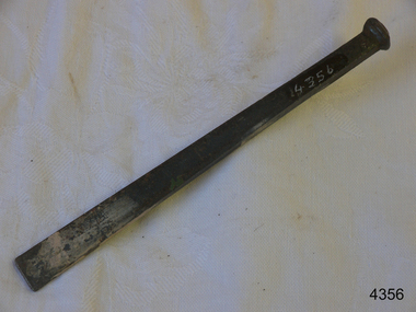 Caulking tool