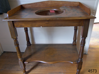 Wash stand