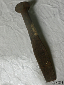 Caulking iron