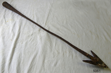 Harpoon has arrow type head and flared out handle