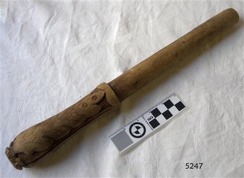 Pin's handle has been carved in a leaf pattern