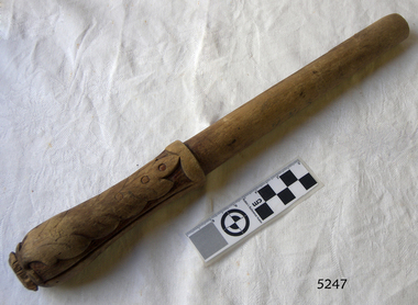 Pin's handle has been carved in a leaf pattern