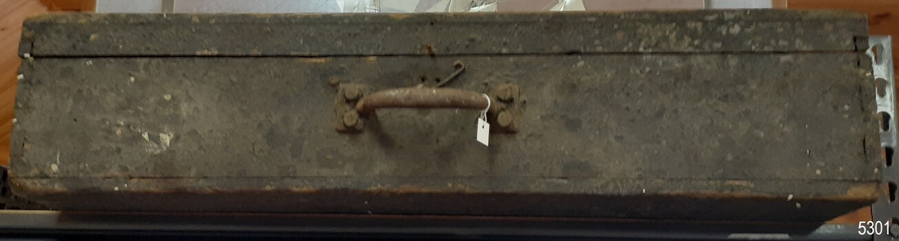 Carry handle on side plus crude latch that opens the lid