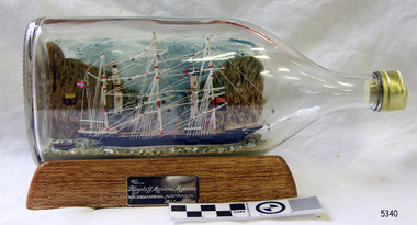 Craft - Ship in bottle