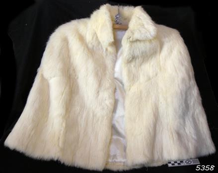 White fur capelet with collar reveals white lining through slightly open front panels