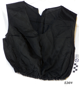Black fabric camisole, short-waisted, gathered with elastic at the waist,
