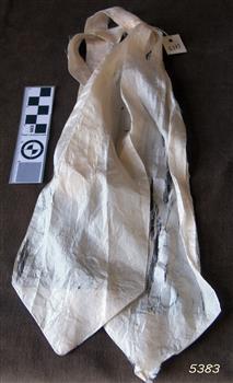 Long white fabric, narrow in the centre and flared out to a wide point at each end