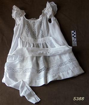 White apron with lace inserts, fabric ties and pin tucks