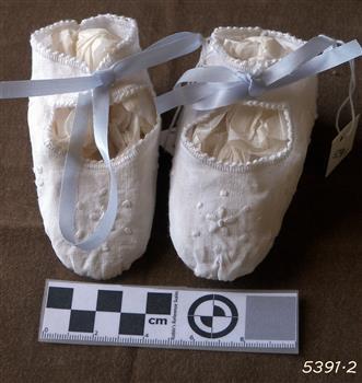 Pair of baby's soft shoes with ribbon closure, embroidered motifs and crochet trim