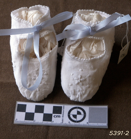 Pair of baby's soft shoes with ribbon closure, embroidered motifs and crochet trim