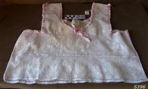 White crocheted camisole with pink ribbon tripm