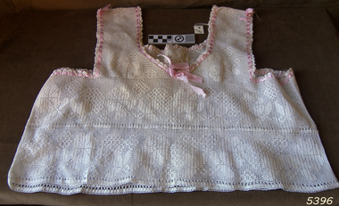 White crocheted camisole with pink ribbon tripm