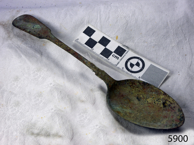 Metal spoon has degradation and some encrustations.