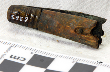 Enclosed end section of a pocket knife; blade section has broken off