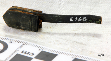 End section of pocket knife with tip missing from blade 