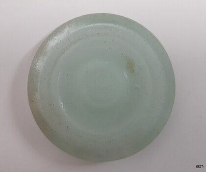 Other side of disc has gripping handle