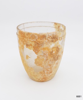Glass has a vertical crack. Rim is slightly recessed on the outside for a short distance.