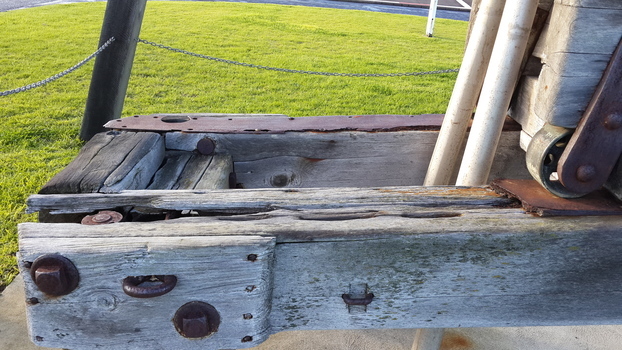 Metal fixtures and the left metal plate are visible.