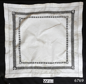 Textile - Tablecloth, Mary Jane Giles (Mrs Harry Giles), Late 19th to Early 20th Century