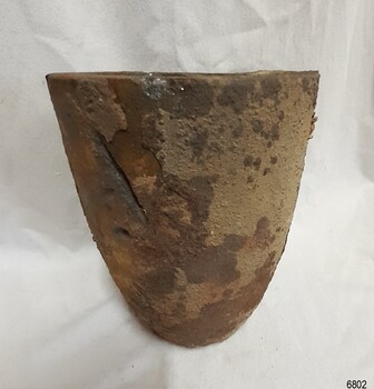 Crucible has a long line indented into the clay