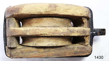 Wooden block with two wooden sheaves and metal frame