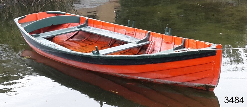 Internal fittings and position of the rowlocks is shown