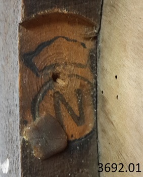 Outline of a crown above a circle that encloses the letter '[N'