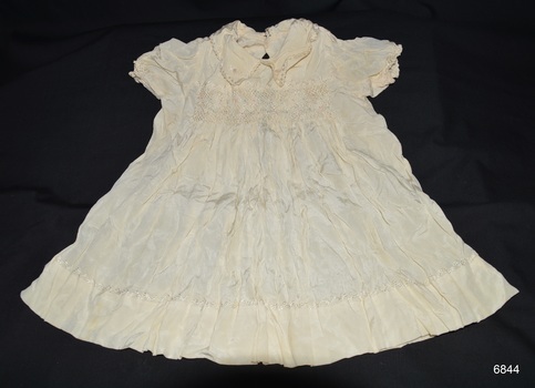 Baby dress with short sleeves and gathered skirt