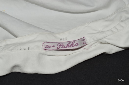 Maker's name and owner's name on collar