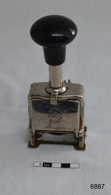 Metal date stamp with Bakelite handle. Day, date and year can be changed.